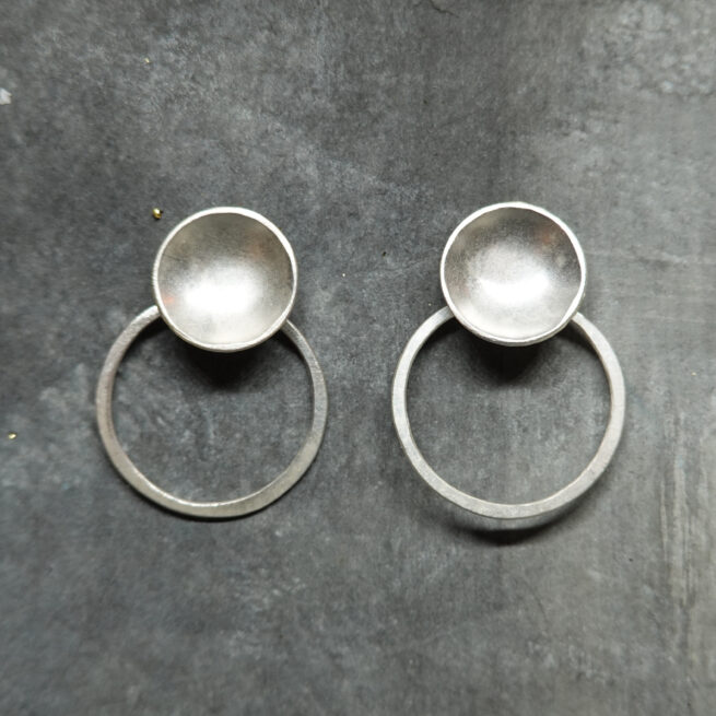 Dot earrings with interchangeable hoops