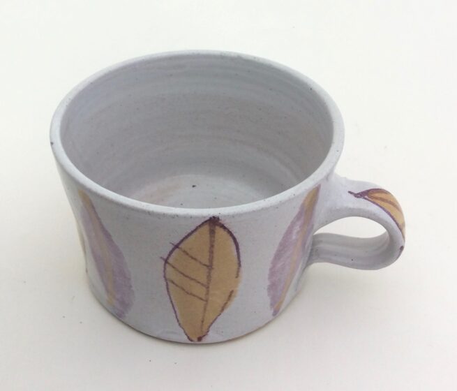 Low mug in 'leaf' design